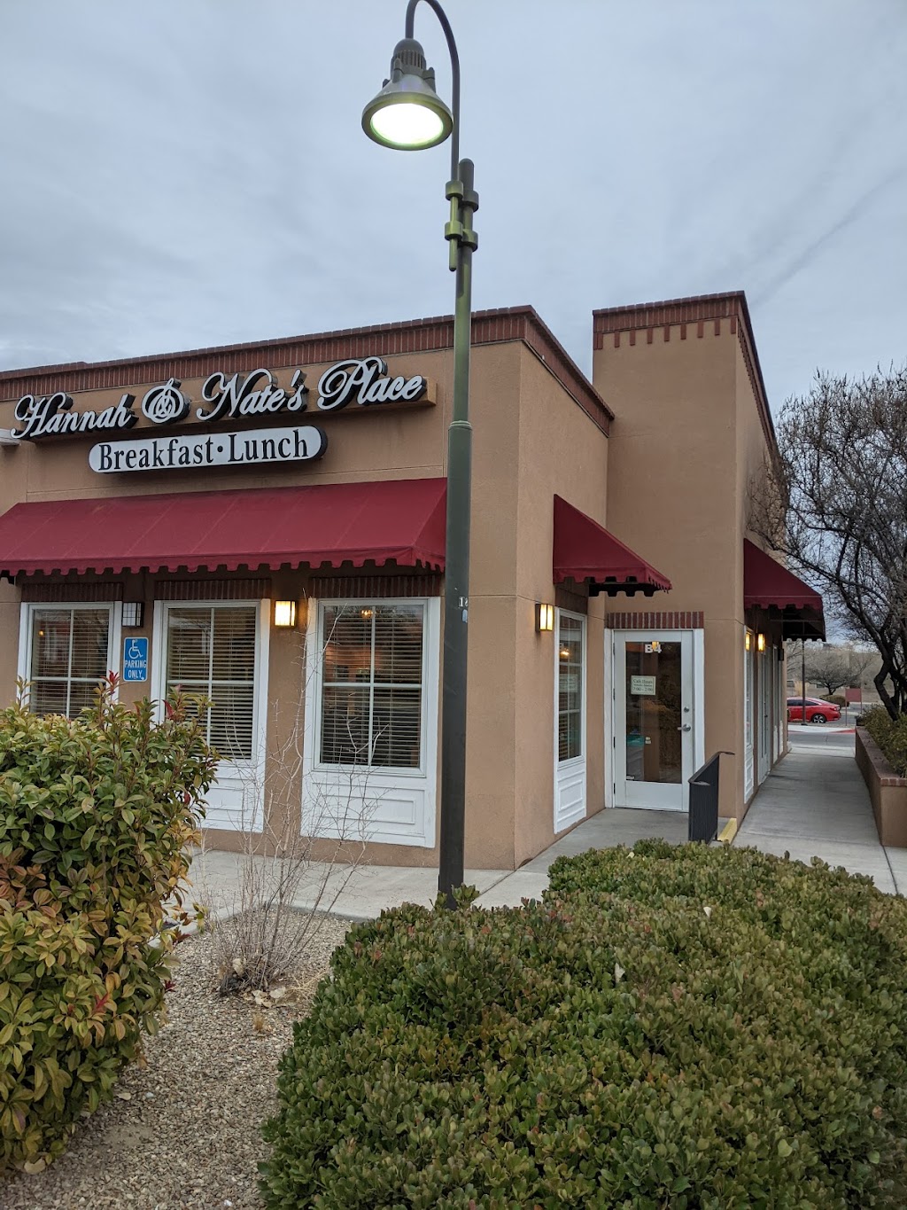 Hannah & Nates | restaurant | 6251 Riverside Plaza Ln, Albuquerque, NM 87120, USA | 5059221155 OR +1 505-922-1155