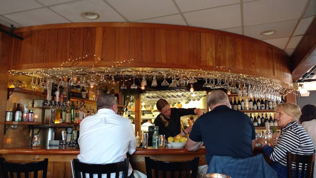 Water Street Kitchen | restaurant | 56 Water St, Woods Hole, MA 02543, USA | 5085405656 OR +1 508-540-5656