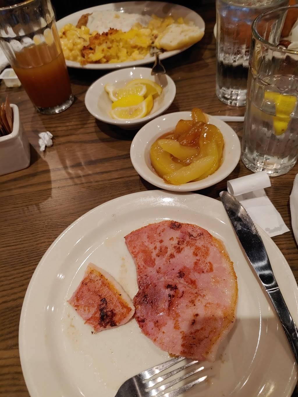 Cracker Barrel Old Country Store | restaurant | 619 Ridge Rd S, Wichita, KS 67209, USA | 3167221314 OR +1 316-722-1314