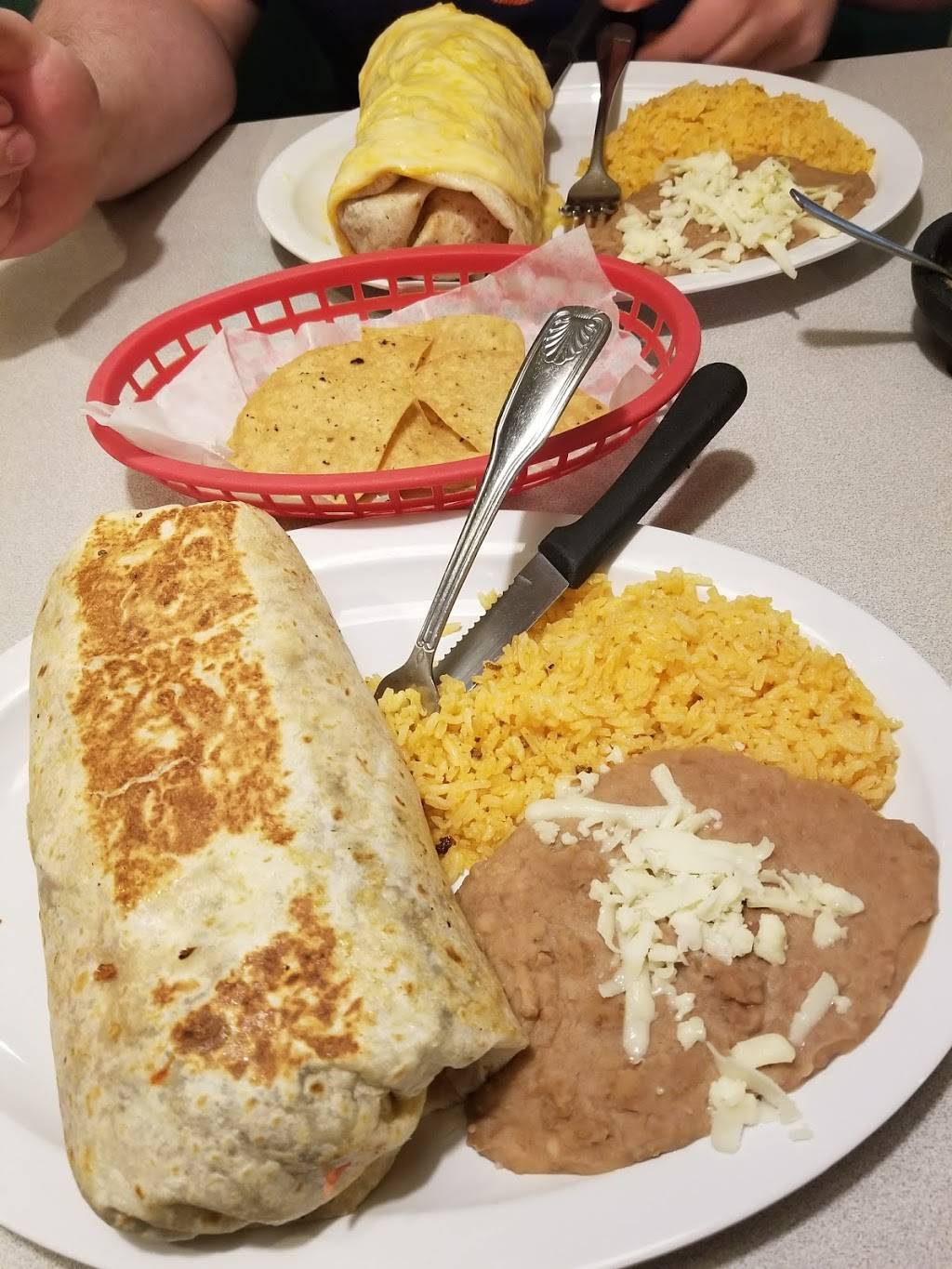 Los Burritos Mexicanos | restaurant | 118 North Ave, Villa Park, IL 60181, USA | 6308322874 OR +1 630-832-2874