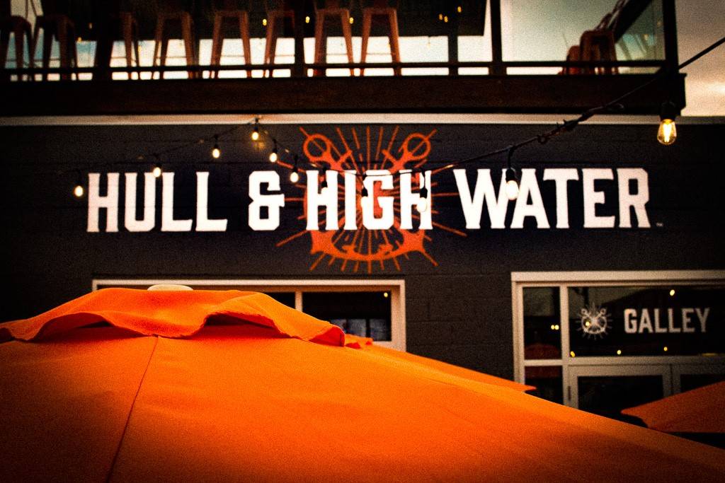 Hull and Highwater | restaurant | 324 E Main St, New Albany, IN 47150, USA | 8125902249 OR +1 812-590-2249