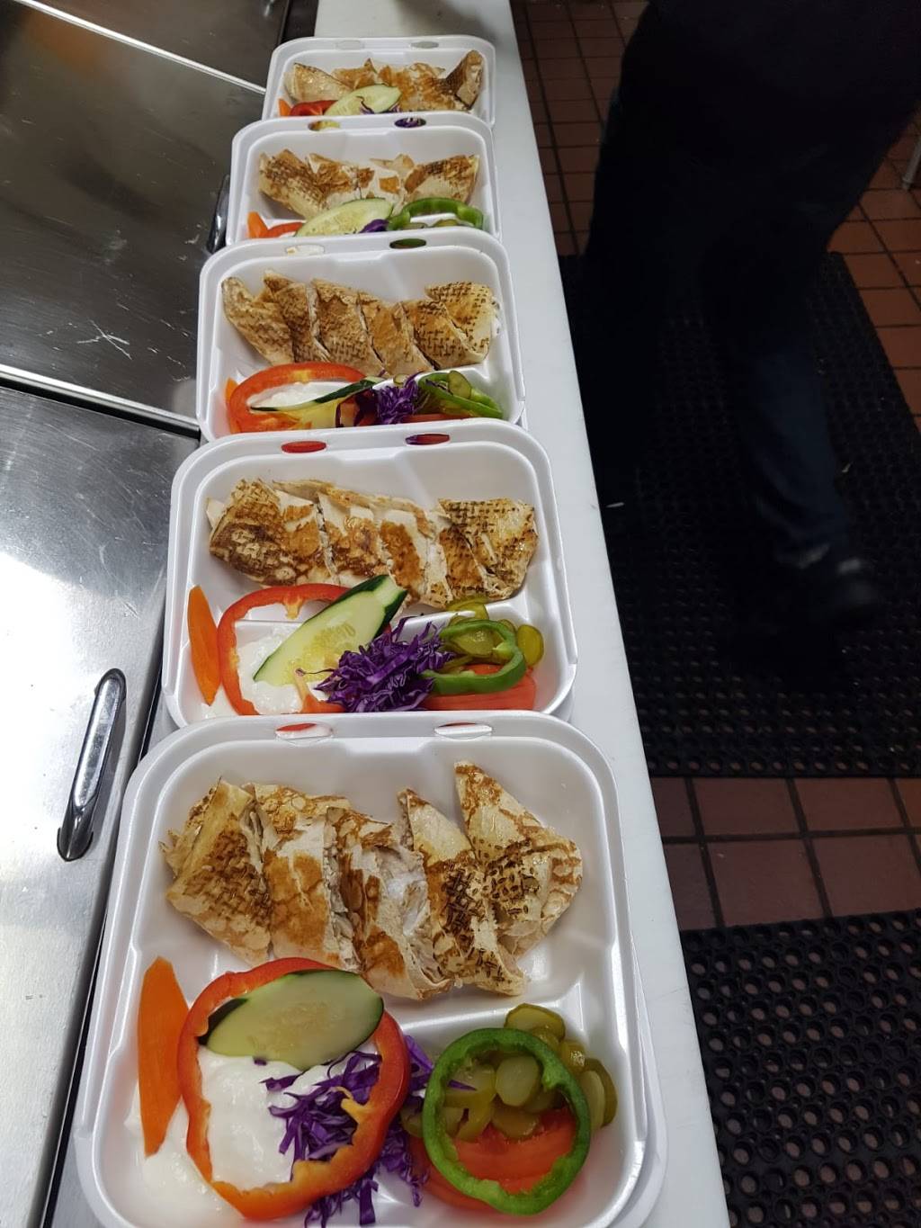 Damas broasted | restaurant | 12745 W Warren Ave, Dearborn, MI 48126, USA | 3132285756 OR +1 313-228-5756