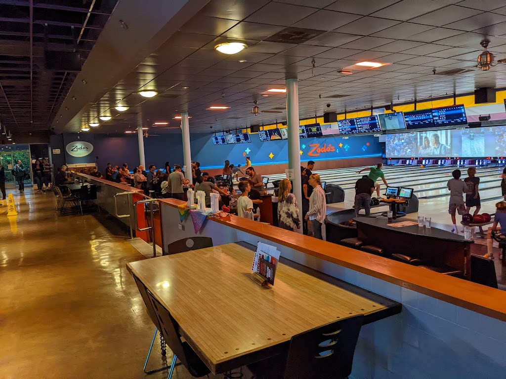 Bowlero Santa Barbara | restaurant | 5925 Calle Real, Goleta, CA 93117, USA | 8059670128 OR +1 805-967-0128
