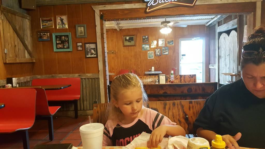 Brietzke Station | restaurant | 9015 FM 775, New Berlin, TX 78155, USA | 8304203727 OR +1 830-420-3727