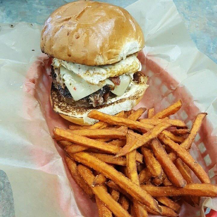 Mandezs Seafood Bar & Grill | restaurant | 110 Doucet Rd, Lafayette, LA 70503, USA | 3377693917 OR +1 337-769-3917