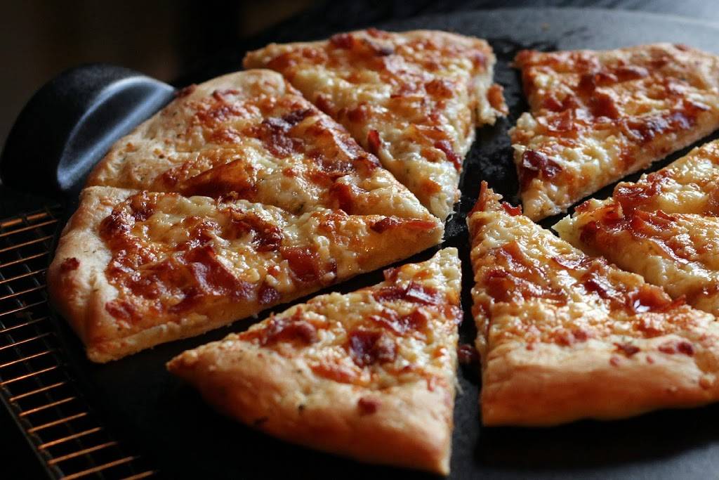 Grafton Pizza | restaurant | 204 Worcester St #4, North Grafton, MA 01536, USA | 5088395821 OR +1 508-839-5821