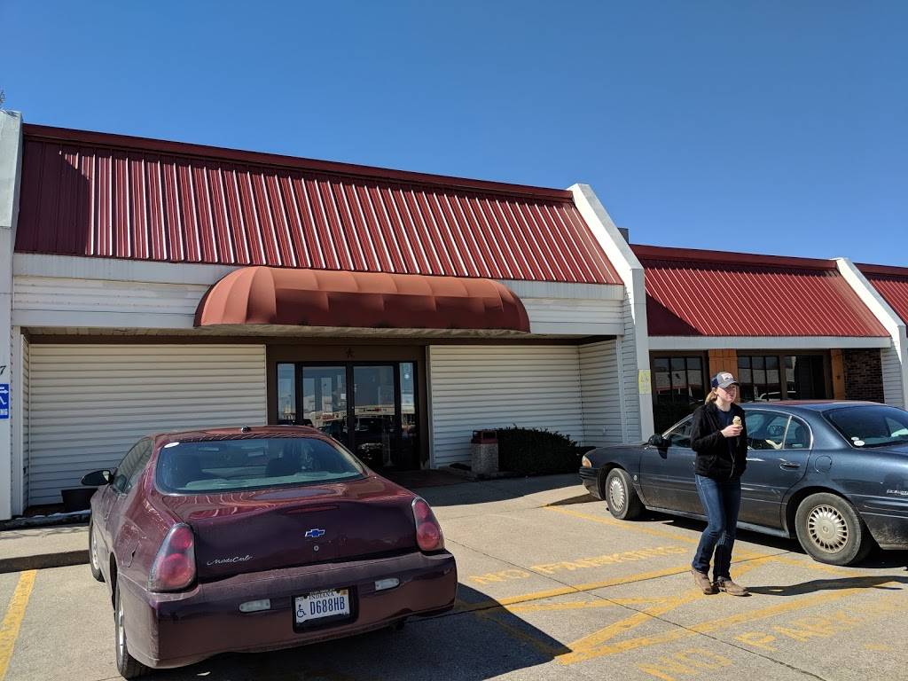 Ponderosa | restaurant | 507 N Commercial St, Harrisburg, IL 62946, USA | 6182523115 OR +1 618-252-3115