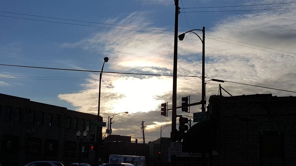 Clybourn Commons | shopping mall | 2000 N Clybourn Ave, Chicago, IL 60614, USA | 6306452800 OR +1 630-645-2800