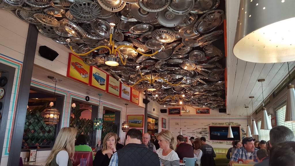 Chuys | restaurant | Service Rd, 9700 N Fwy, Fort Worth, TX 76177, USA | 8177416090 OR +1 817-741-6090