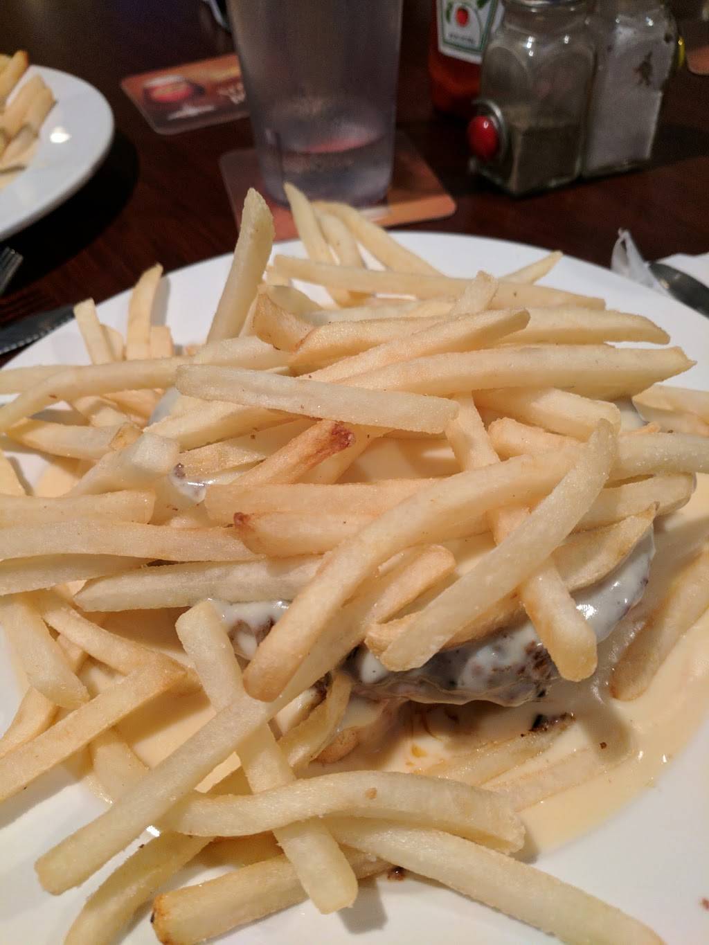 6 Degrees | restaurant | 1935 N Damen Ave, Chicago, IL 60647, USA | 7739048812 OR +1 773-904-8812