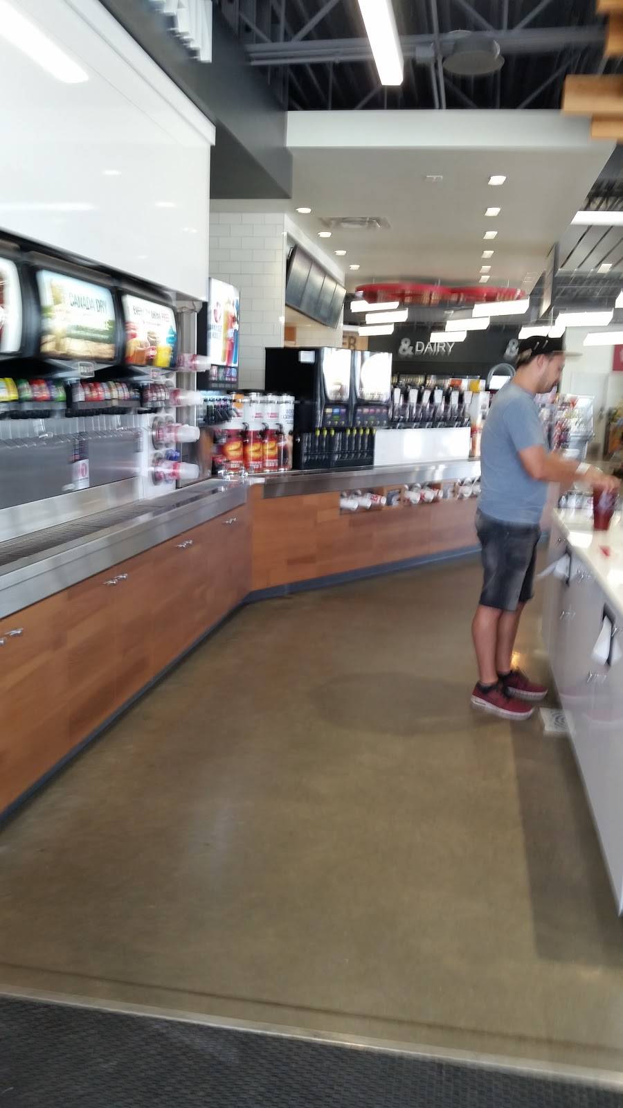 Kum & Go | meal takeaway | 5050 NW 2nd St, Des Moines, IA 50313, USA | 5152439365 OR +1 515-243-9365