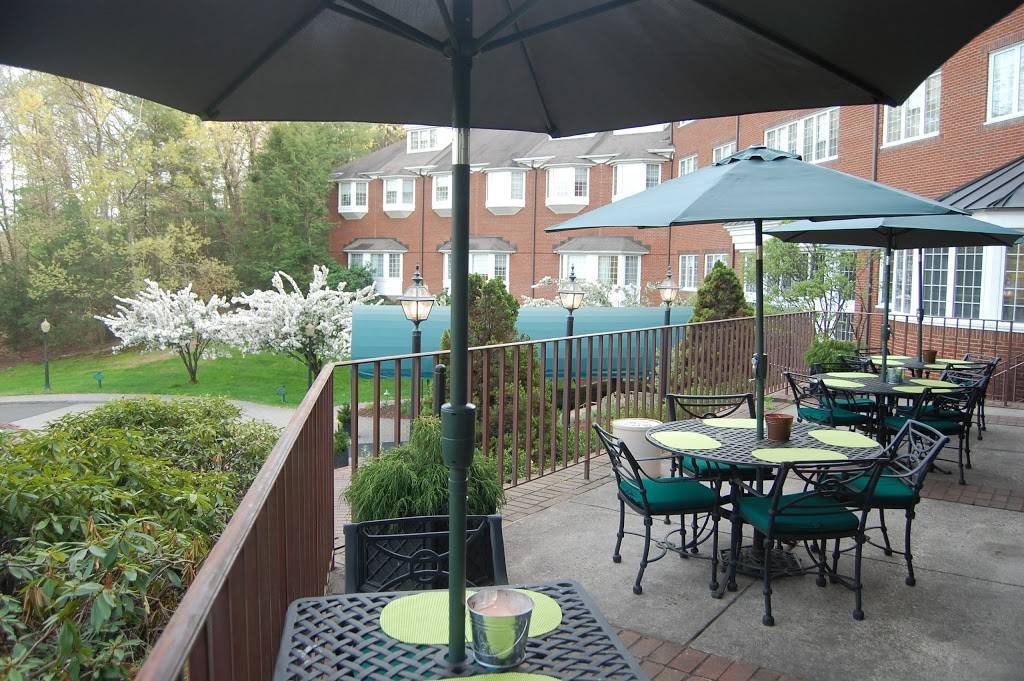 Evergreens | restaurant | 397 Hopmeadow St, Weatogue, CT 06089, USA | 8606515700 OR +1 860-651-5700