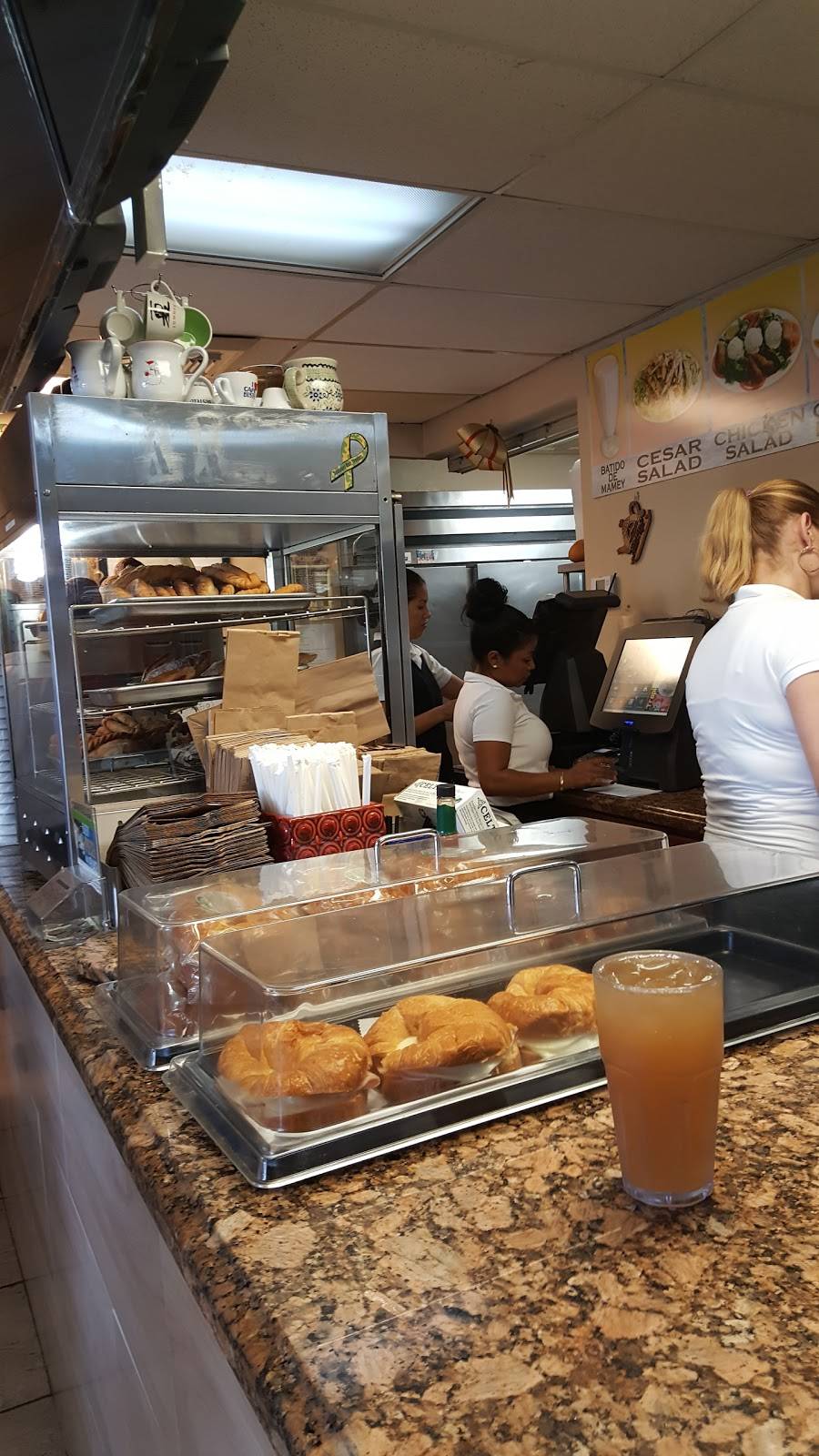 Tropical Beach Cafe | cafe | 2891 Collins Ave, Miami Beach, FL 33140, USA | 3055380359 OR +1 305-538-0359