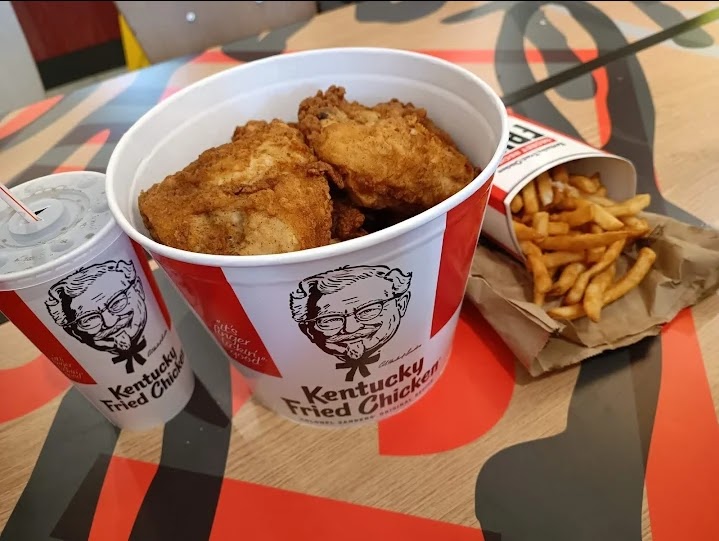 KFC | restaurant | 408 8th Ave, New York, NY 10001, USA | 3323458424 OR +1 332-345-8424