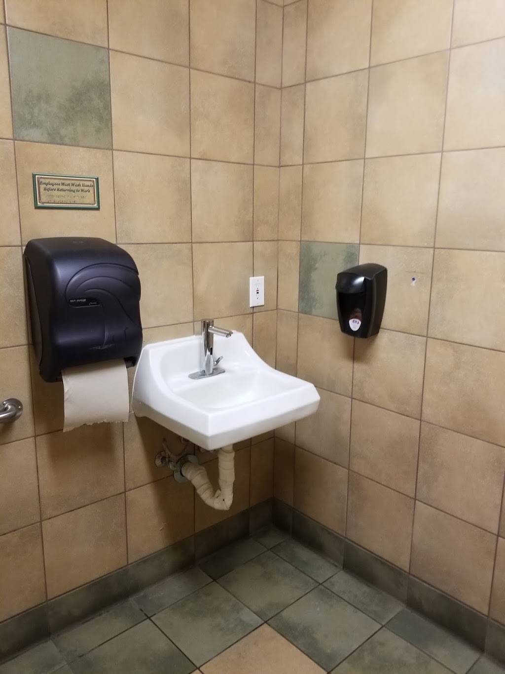 Subway | restaurant | 585 W Nees Ave, Fresno, CA 93711, USA | 5594325178 OR +1 559-432-5178