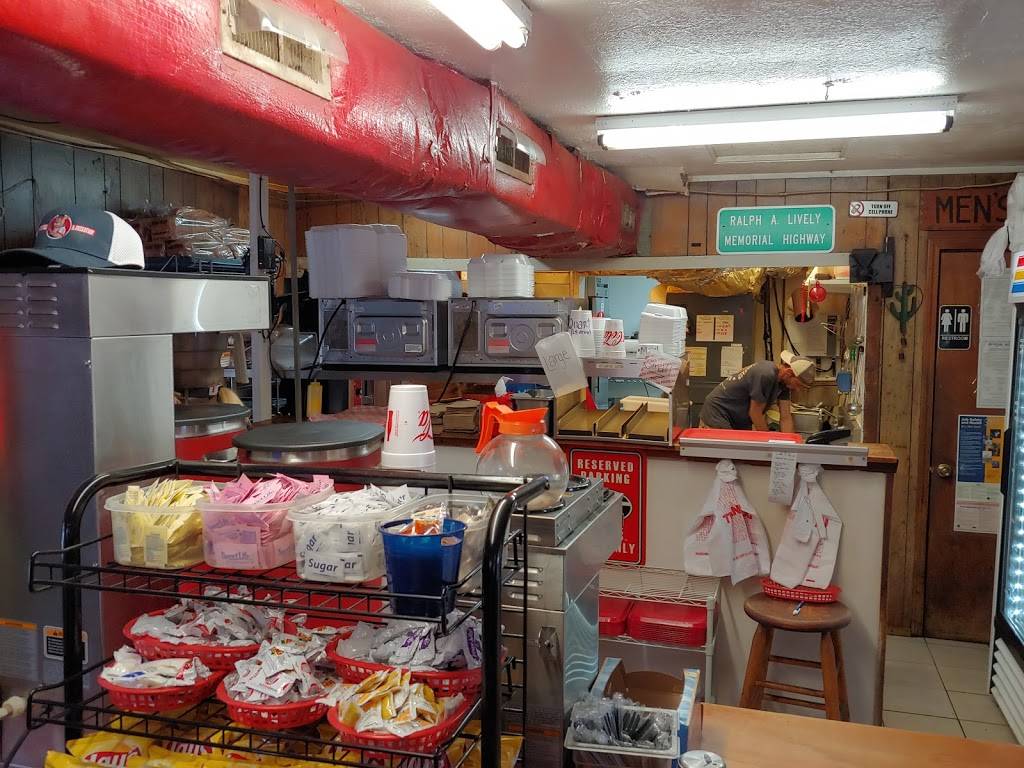 Livelys BBQ and Breakfast | restaurant | 1207 S Main St, Cedartown, GA 30125, USA | 7707481130 OR +1 770-748-1130