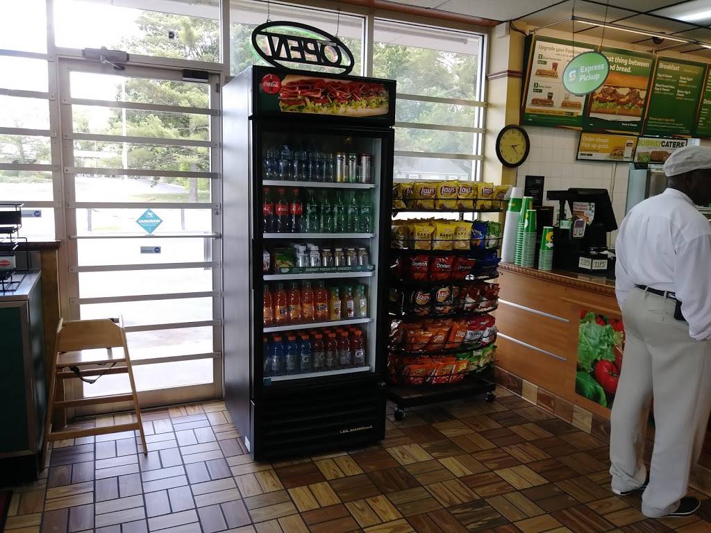 Subway | meal takeaway | 10401 Blue Ridge Blvd, Kansas City, MO 64134, USA | 8167617343 OR +1 816-761-7343