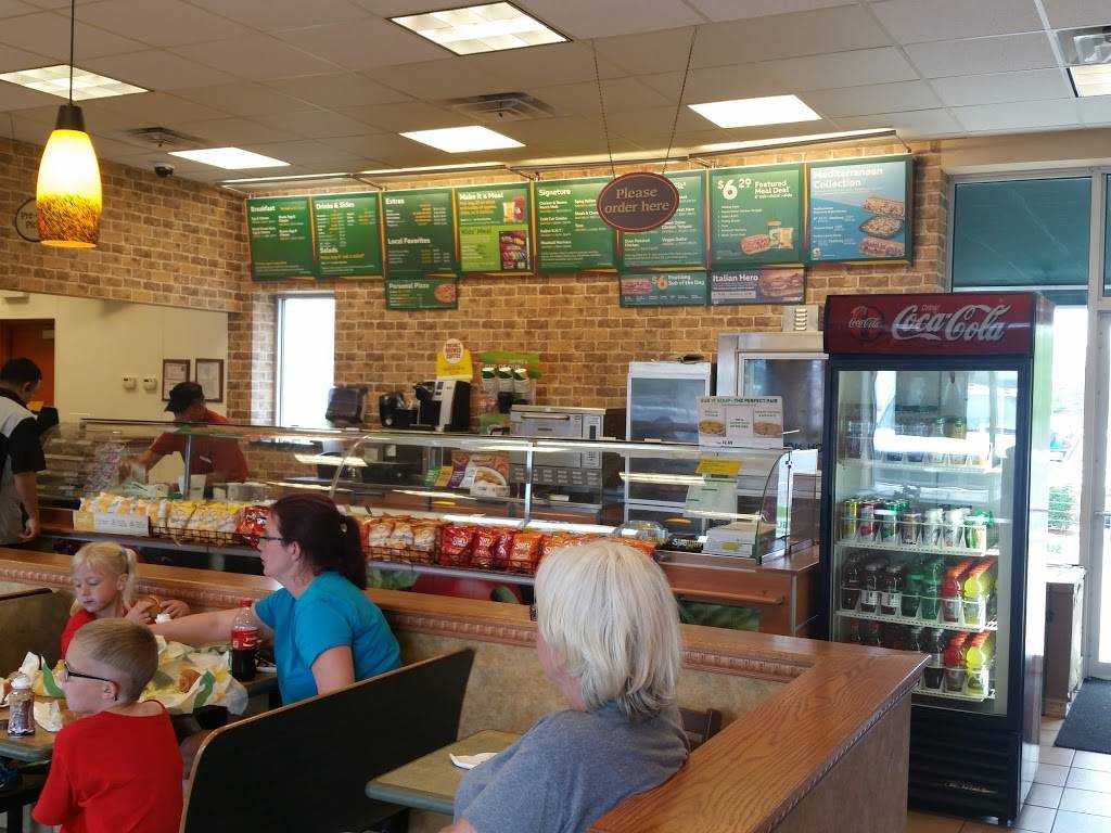 Subway Restaurants | restaurant | 3020 Skokie Hwy, Lake Bluff, IL 60044, USA | 8474732420 OR +1 847-473-2420