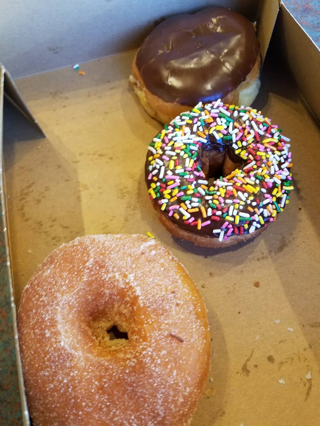 Tylers Donut House | bakery | 11108 Evergreen Way # D, Everett, WA 98204, USA | 4253478305 OR +1 425-347-8305