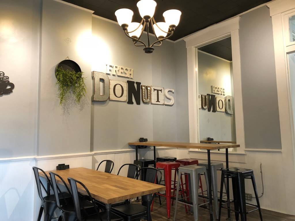 Dough-Versity Donuts & Coffee | restaurant | 5 S Beech St, Oxford, OH 45056, USA | 5135236549 OR +1 513-523-6549