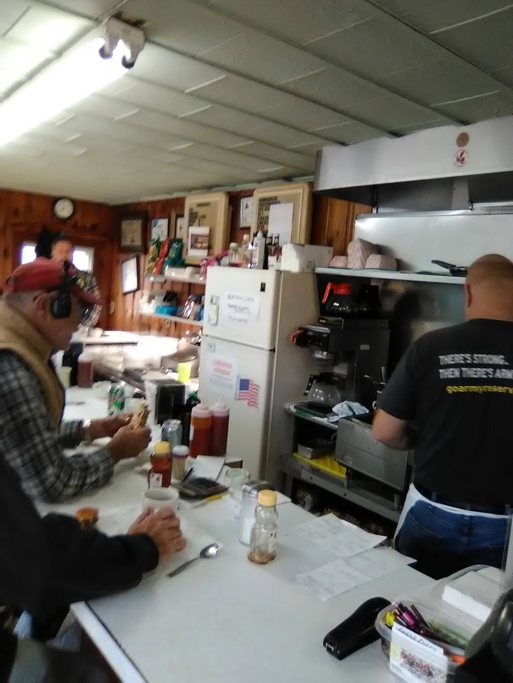 Sandwich Shop | restaurant | 200 E Main St, Pilot Mountain, NC 27041, USA | 3363682289 OR +1 336-368-2289