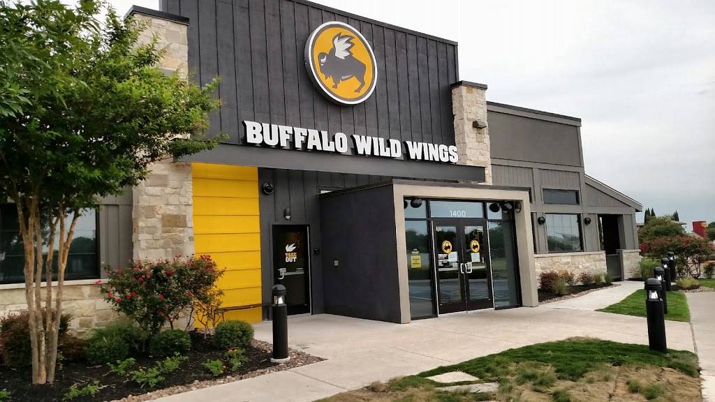 Buffalo Wild Wings | restaurant | 1400, I-35, New Braunfels, TX 78130, USA | 8306252549 OR +1 830-625-2549
