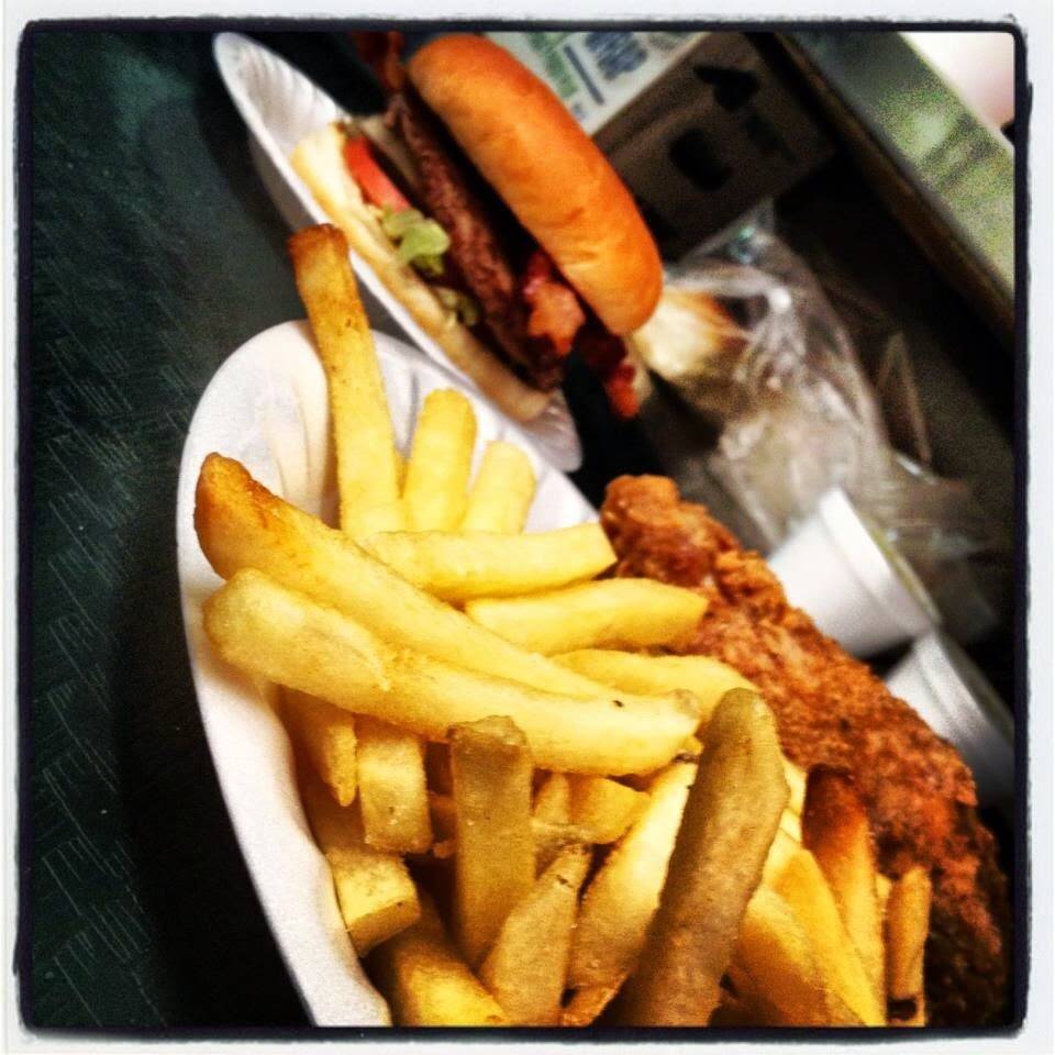 Hitching Post Kellogg - Worlds Best Fried Chicken | restaurant | 4535 Kellogg Ave, Cincinnati, OH 45226, USA | 5138714293 OR +1 513-871-4293