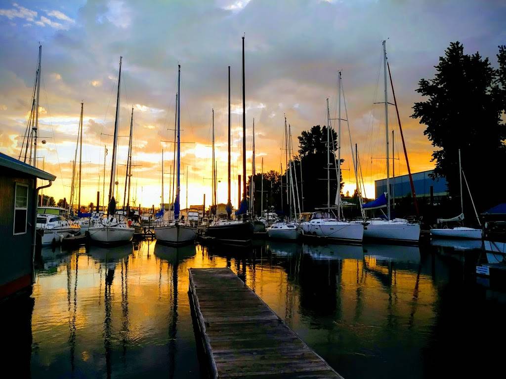 Island Cafe | restaurant | 250 NE Tomahawk Island Dr #22, Portland, OR 97217, USA | 5032830362 OR +1 503-283-0362