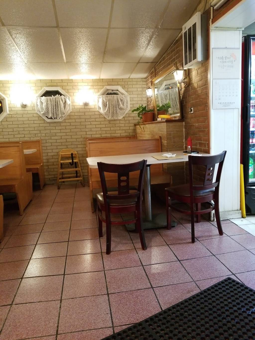 Charleys Restaurant | restaurant | 991 Maryland Ave, Hagerstown, MD 21740, USA | 3013290257 OR +1 301-329-0257