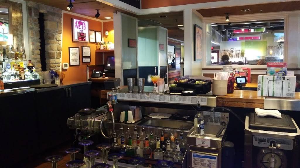 Chilis Grill & Bar | meal takeaway | 292 Strickland Dr, Pinehurst, TX 77630, USA | 4098862400 OR +1 409-886-2400