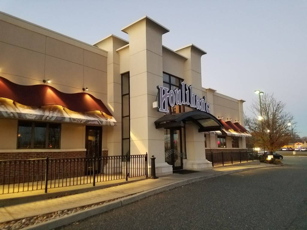 Houlihans | restaurant | 55 US-1, New Brunswick, NJ 08901, USA | 7324480500 OR +1 732-448-0500