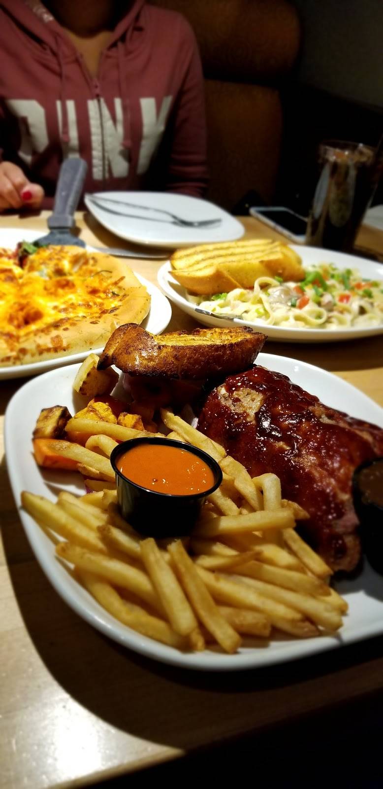 Boston Pizza | restaurant | 1 Industrial Dr, Grimsby, ON L3M 5H8, Canada | 9053091761 OR +1 905-309-1761