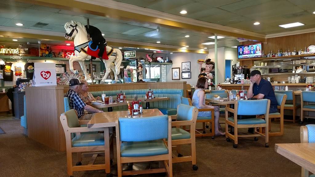 Penfolds Cafe & Bakery | restaurant | 28250 Old Town Front St, Temecula, CA 92590, USA | 9516766411 OR +1 951-676-6411