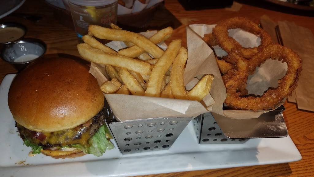 Chilis Grill & Bar | meal takeaway | 119 N, 12th Ave, Hanford, CA 93230, USA | 5595891077 OR +1 559-589-1077