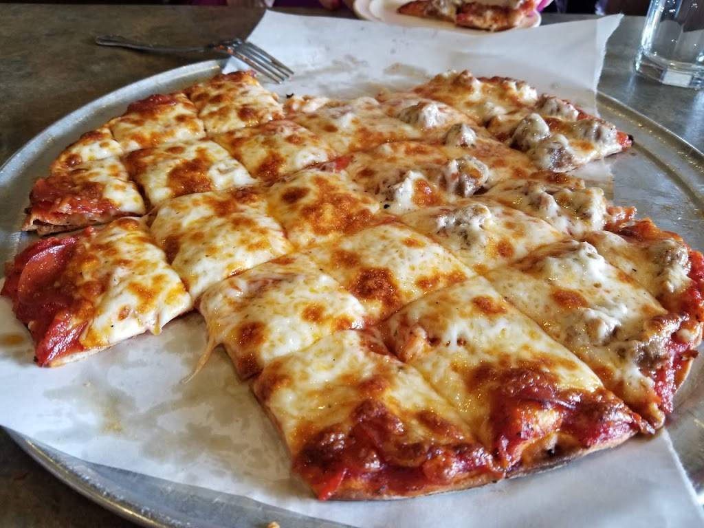 Detellos Pizza & Pasta | restaurant | 6207 Dell Rd, Eden Prairie, MN 55346, USA | 9529340333 OR +1 952-934-0333
