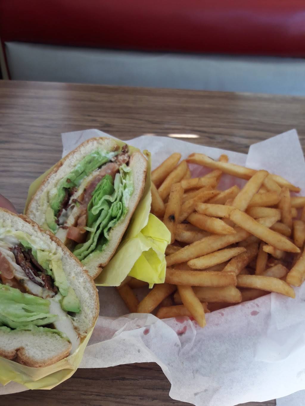 Fabulous Charbroiled Burgers | restaurant | 302 W Gardena Blvd, Gardena, CA 90248, USA | 3107156580 OR +1 310-715-6580