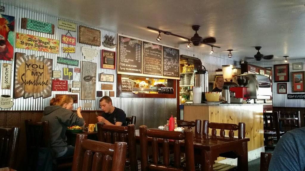 Country Road Cafe | restaurant | 26490 CO-74, Evergreen, CO 80439, USA | 3036741178 OR +1 303-674-1178