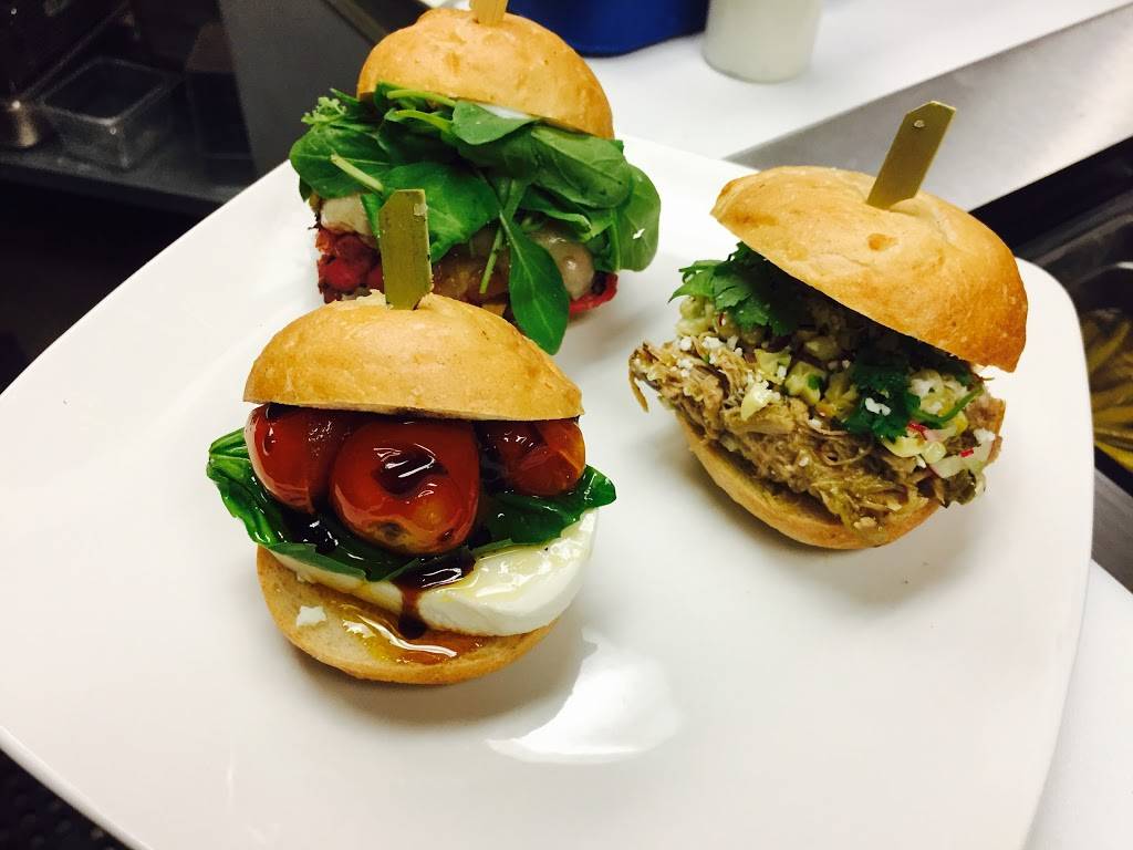 Huss Brewing Co.Taproom at Uptown Plaza | restaurant | 100 E Camelback Rd #160, Phoenix, AZ 85012, USA | 6024414677 OR +1 602-441-4677