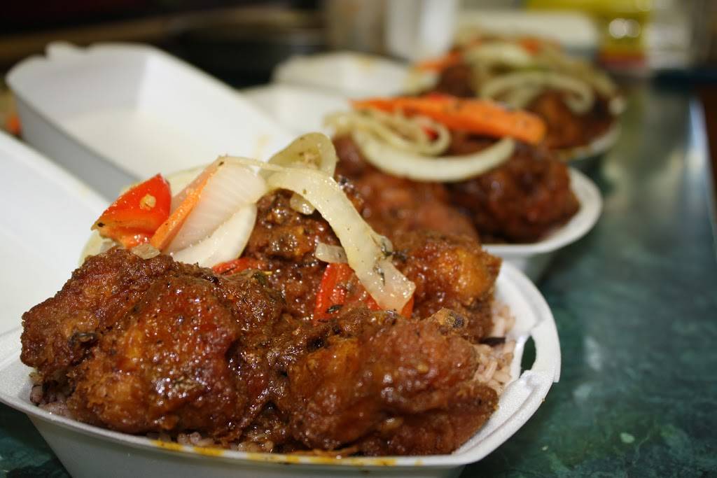 Lloyds Jamaican Restaurant | restaurant | 1710 Jane St, York, ON M9N 2S4, Canada | 4162422436 OR +1 416-242-2436