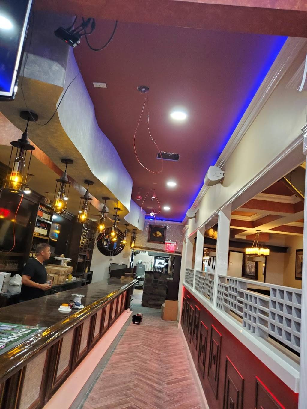 El Nuevo Poloros Restaurant | restaurant | 109 N Franklin St, Hempstead, NY 11550, USA | 5163852886 OR +1 516-385-2886