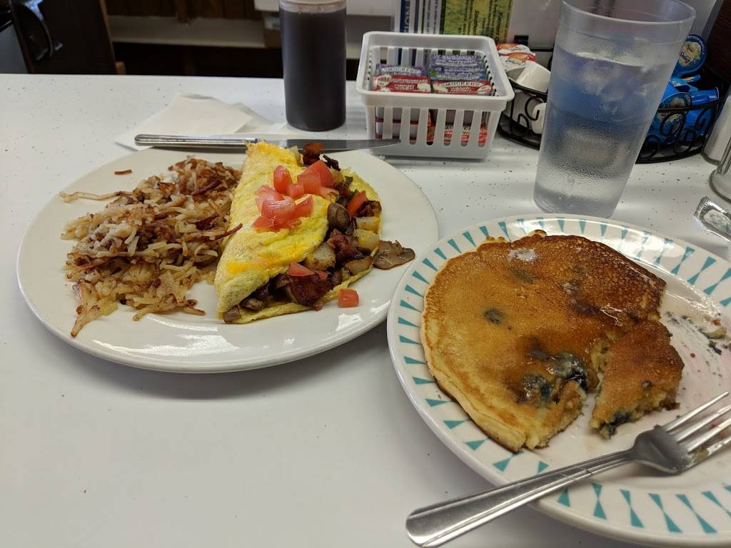 Auction House Cafe | restaurant | 3634 10th St, Wayland, MI 49348, USA | 2697926109 OR +1 269-792-6109