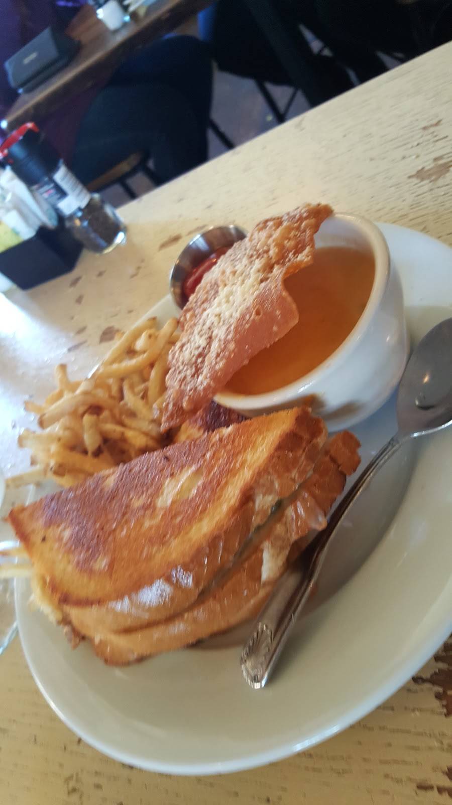 The River House | restaurant | 1617 New Braunfels St, New Braunfels, TX 78130, USA | 8306080690 OR +1 830-608-0690