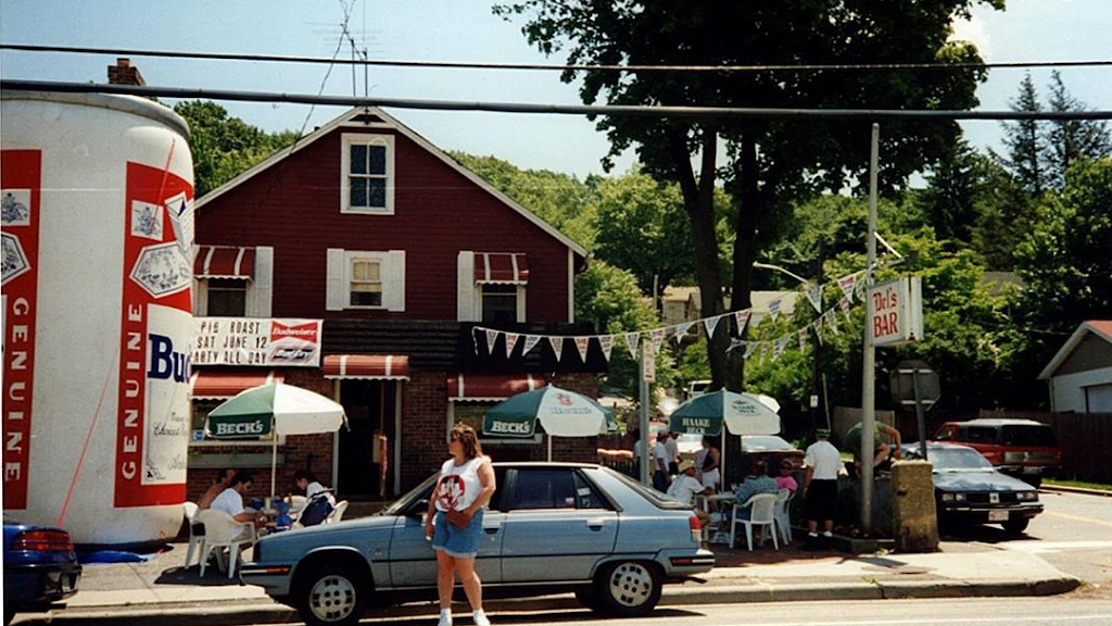 Dels Bar & Grill | restaurant | 129 Pine Hollow Rd, Oyster Bay, NY 11771, USA | 5169224444 OR +1 516-922-4444