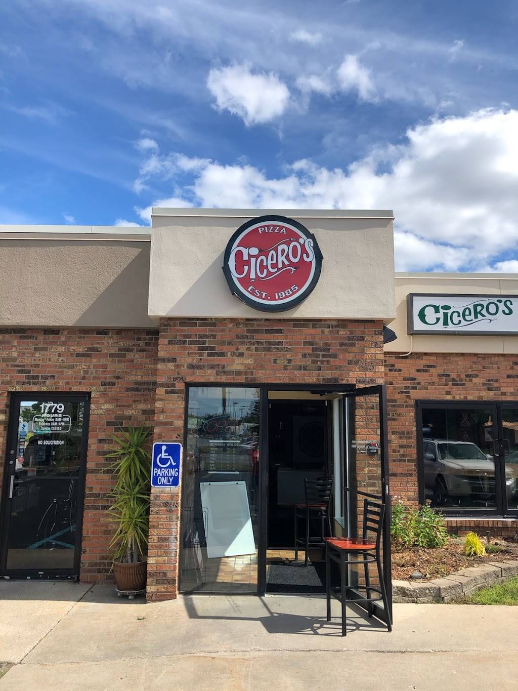 Ciceros Pizza | restaurant | 1779 S Garfield Ave A, Traverse City, MI 49686, USA | 2314211703 OR +1 231-421-1703