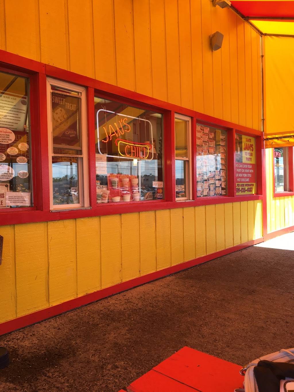 Jans Famous Chili Dogs | restaurant | 5668 Central Ave, Toledo, OH 43615, USA | 4195366575 OR +1 419-536-6575