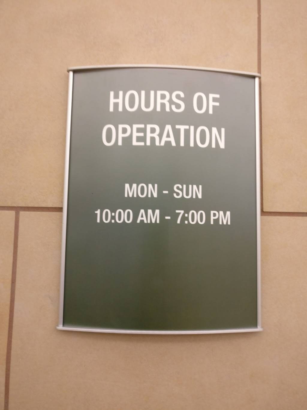 Jerrys Wood Fired Dogs | restaurant | 18601 Airport Way, Santa Ana, CA 92707, USA | 9492526125 OR +1 949-252-6125