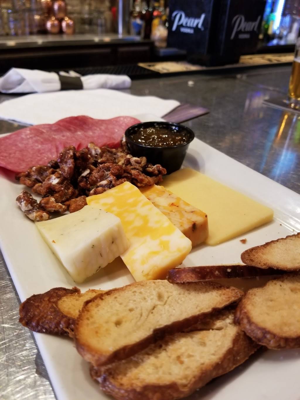 Foundry Public House | restaurant | 126 N Main St, Edwardsville, IL 62025, USA | 6183079585 OR +1 618-307-9585