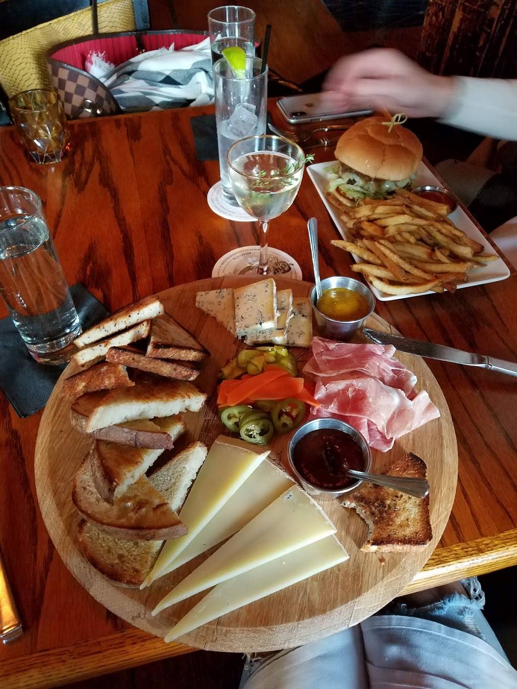 The East End | restaurant | 244 Wickenden St, Providence, RI 02903, USA | 4014339770 OR +1 401-433-9770