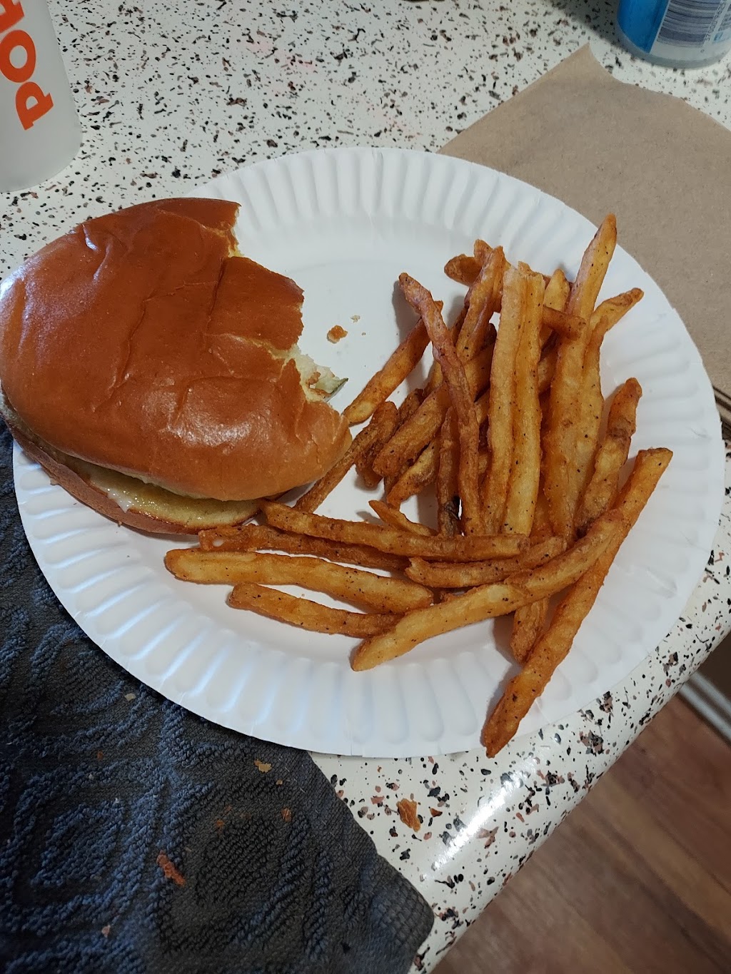 Popeyes Louisiana Kitchen | restaurant | 16500 Sherman Way A-20, Los Angeles, CA 91406, USA | 8186463090 OR +1 818-646-3090