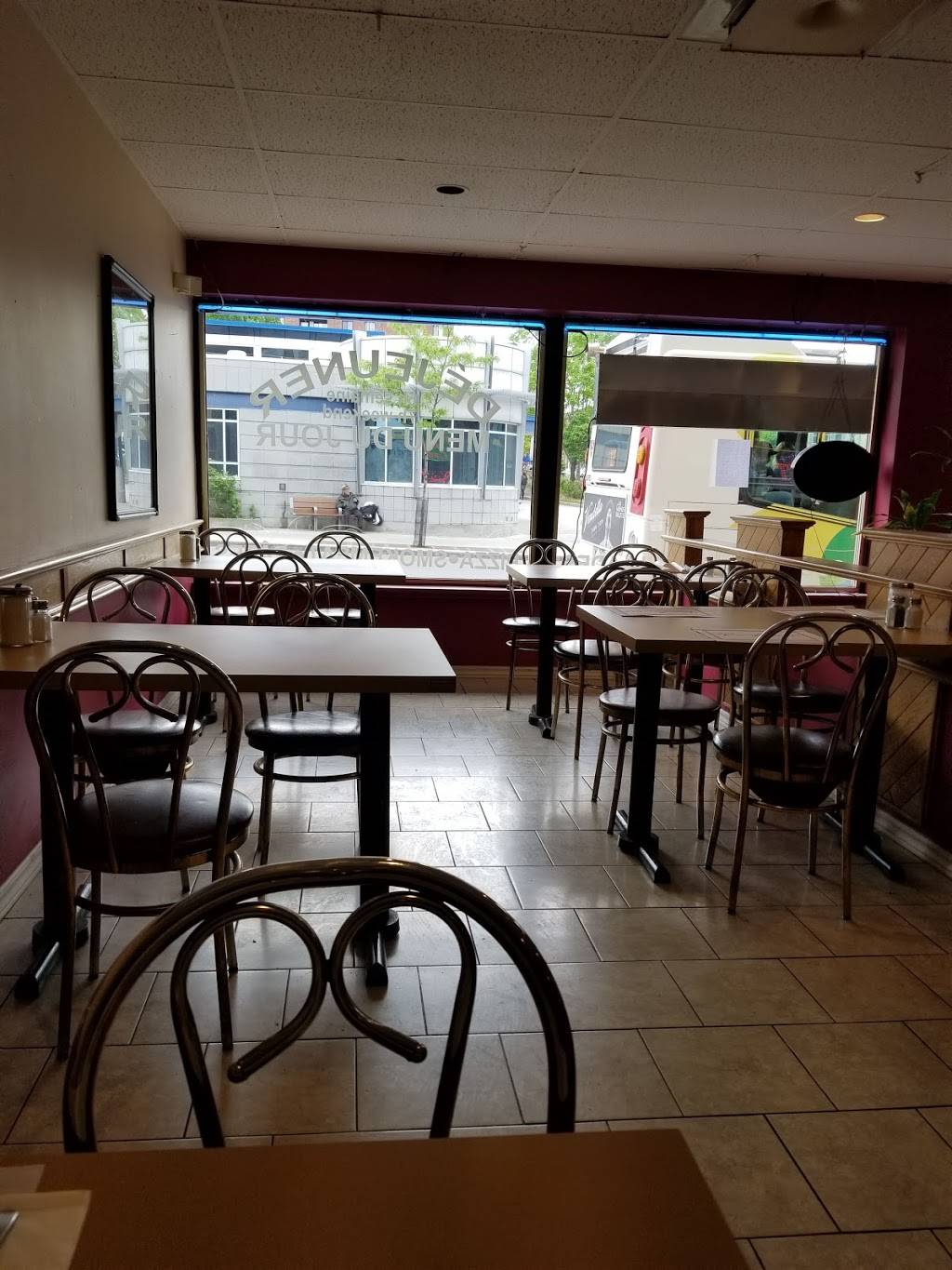 Restaurant Grillade Suny | restaurant | 2563 Rue Ontario E, Montréal, QC H2K 1W6, Canada | 4382883755 OR +1 438-288-3755